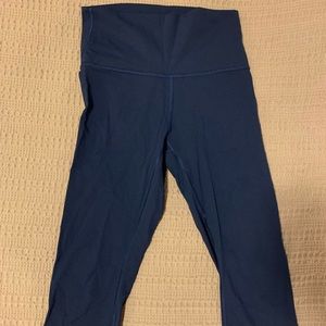 Like new blue Lululemon crop Capri leggings